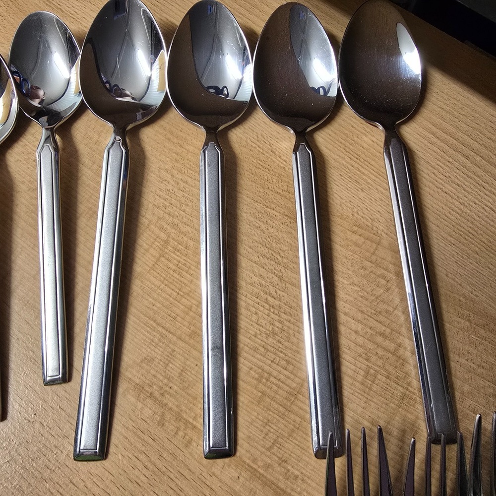 Cambridge 18/8 China Silverware Set Random Lot Spoons Forks Butter Knives Used - Picture 2 of 11